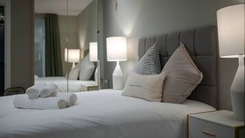 1 bedroom, desk, iron/ironing board, WiFi