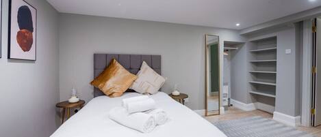 1 chambre, bureau, fer et planche à repasser, Wi-Fi