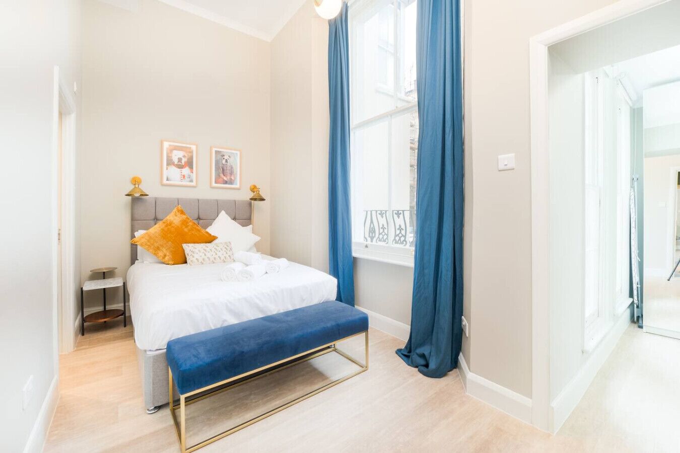 2 bedrooms, desk, iron/ironing board, WiFi