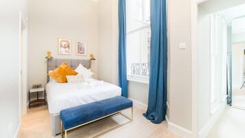 2 bedrooms, desk, iron/ironing board, WiFi