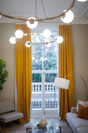 TV - Perfect Hyde Park Apartment (PS3) (Greater London)