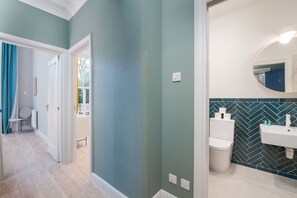 Hair dryer - Perfect Hyde Park Apartment (PS3) (Greater London)