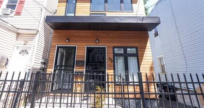 Cozy 3-bedroom apartment in the city of Newark with WiFi, AC