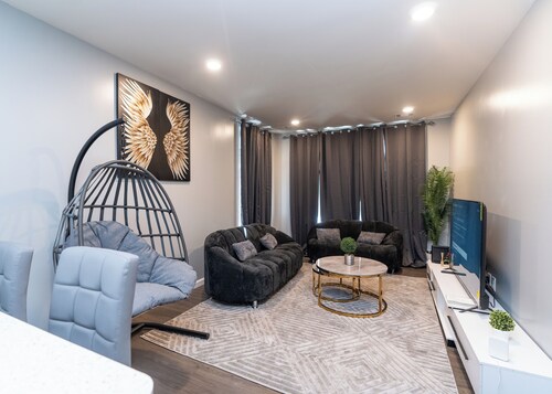 Cozy 3-bedroom apartment in the city of  Newark with WiFi, AC