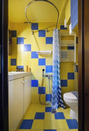 Dusche, Haartrockner, Handtücher, Seife