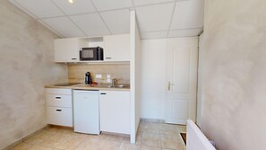 Fridge, microwave, coffee/tea maker, electric kettle