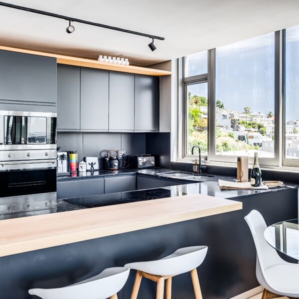 Apartment | 2 bedrooms, Internet - Deluxe Urban Retreat Summit on Quarter (Cape Town)