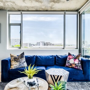 2 bedrooms, Internet - Deluxe Urban Retreat Summit on Quarter (Cape Town)