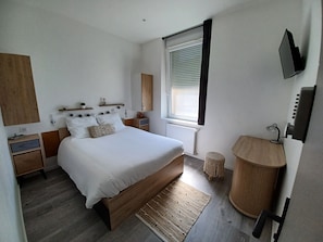 Double Room, City View | Desk, laptop workspace, free WiFi - Maison Henriot (Nancy)