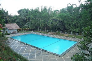2 udendørs pools