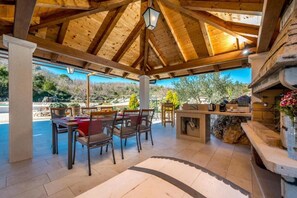 Outdoor dining - Villa Pizzelli (Orašac)