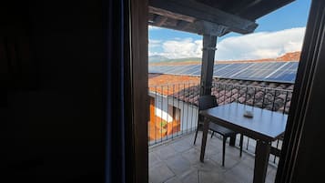 Habitación triple estándar, Terraza | Balcón