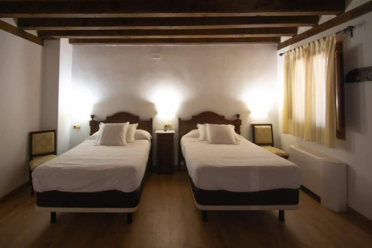 Standard-Dreibettzimmer, barrierearm | Kostenloses WLAN