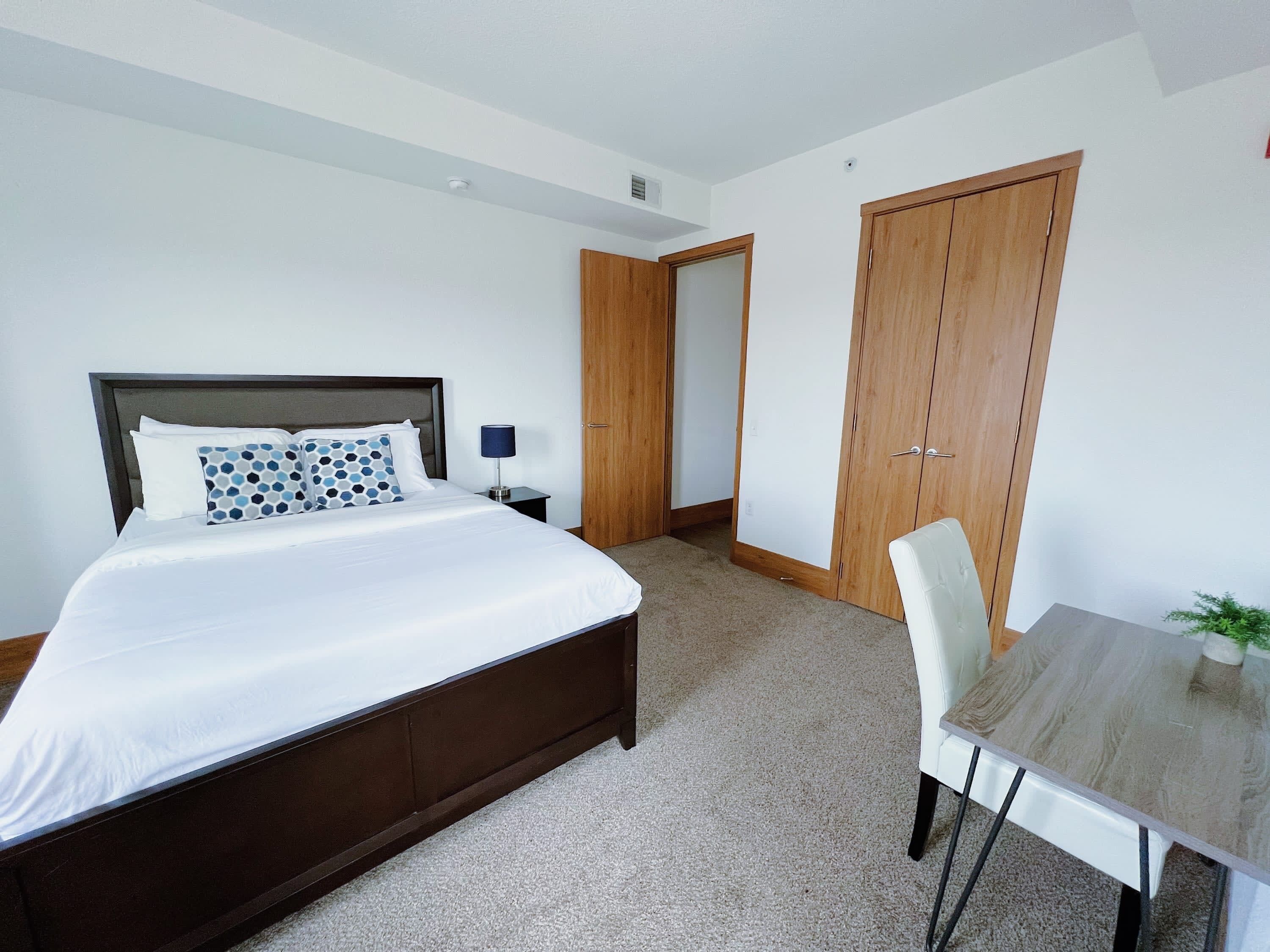 6 bedrooms, desk, iron/ironing board, WiFi