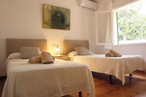 3 bedrooms, in-room safe, iron/ironing board, free WiFi - Villa en Portopetro: Ideal para familias, cerca del puerto y a 2 km de la Playa (Portopetro)