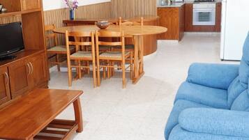 Apartment, 2 Bedrooms, Smoking, Balcony | Living room