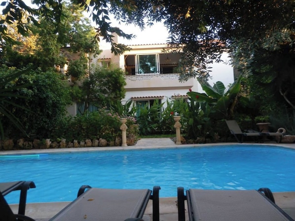 Apartment, 2 Bedrooms, Smoking, Balcony | Garden