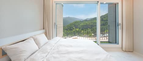Basic Room, 1 Bedroom (stay4) | 1 bedroom, WiFi (free)