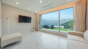 Basic Room, 2 Bedrooms (stay1) - Gapyeong Staysumok Pool Villa Pension (Gapyeong)