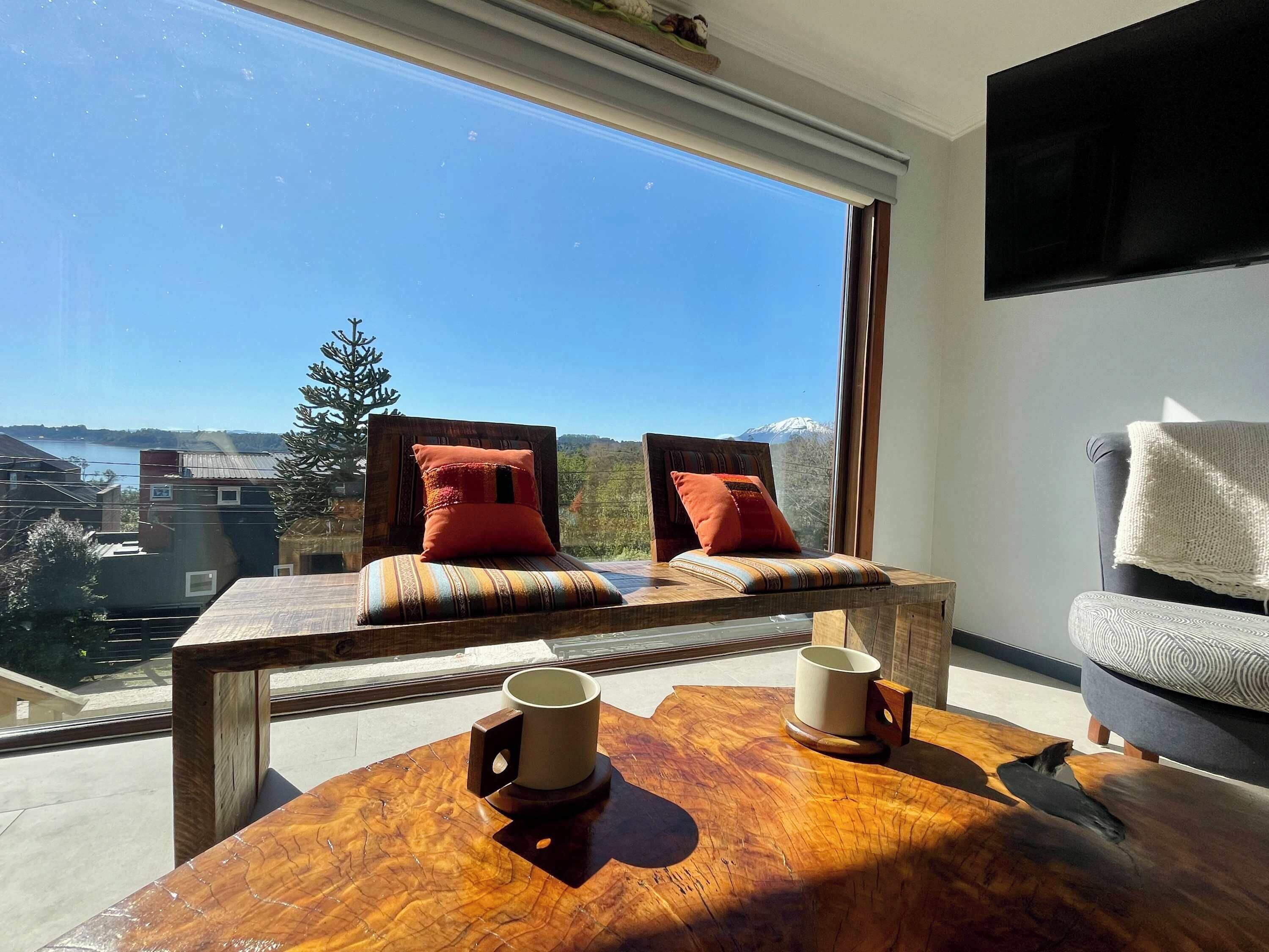 Een televisie en een kantoor