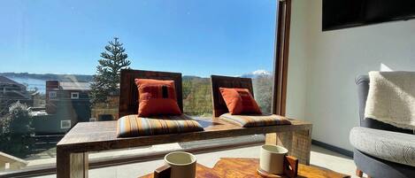 Een televisie en een kantoor