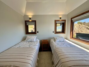 3 Schlafzimmer, Schreibtisch, Bügeleisen/Bügelbrett, Reisekinderbett