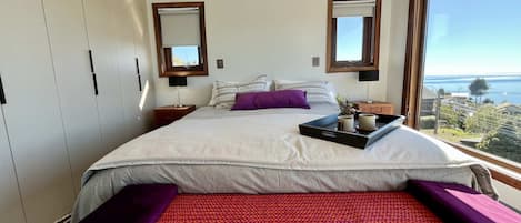 3 bedrooms, desk, iron/ironing board, travel cot