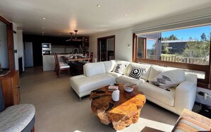 TV, stereoanlegg og kontorer