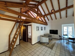 Apartemen Kota, pemandangan kota | Area keluarga | TV layar datar