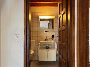 City Apartment, City View | Bathroom | Free toiletries, hair dryer, towels, soap - Apartments in the old city Piazza Grande (Locarno)