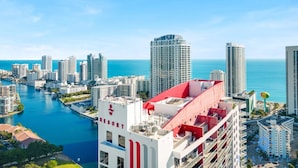 House - Tropical Apartment Balcony Resort Pool Gym (Hallandale Beach)