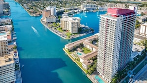 A high-rise hotel with a view of a marina and a river. - Amazing Pool Apartment w Balcony Gym (Hallandale Beach)