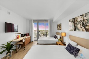 Room - Upper Studio w Balcony Pool Gym Near Beach (Hallandale Beach)
