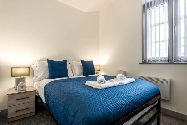 1 غرفة نوم ومكواة/لوح كي وواي فاي وملاءات أسرّة