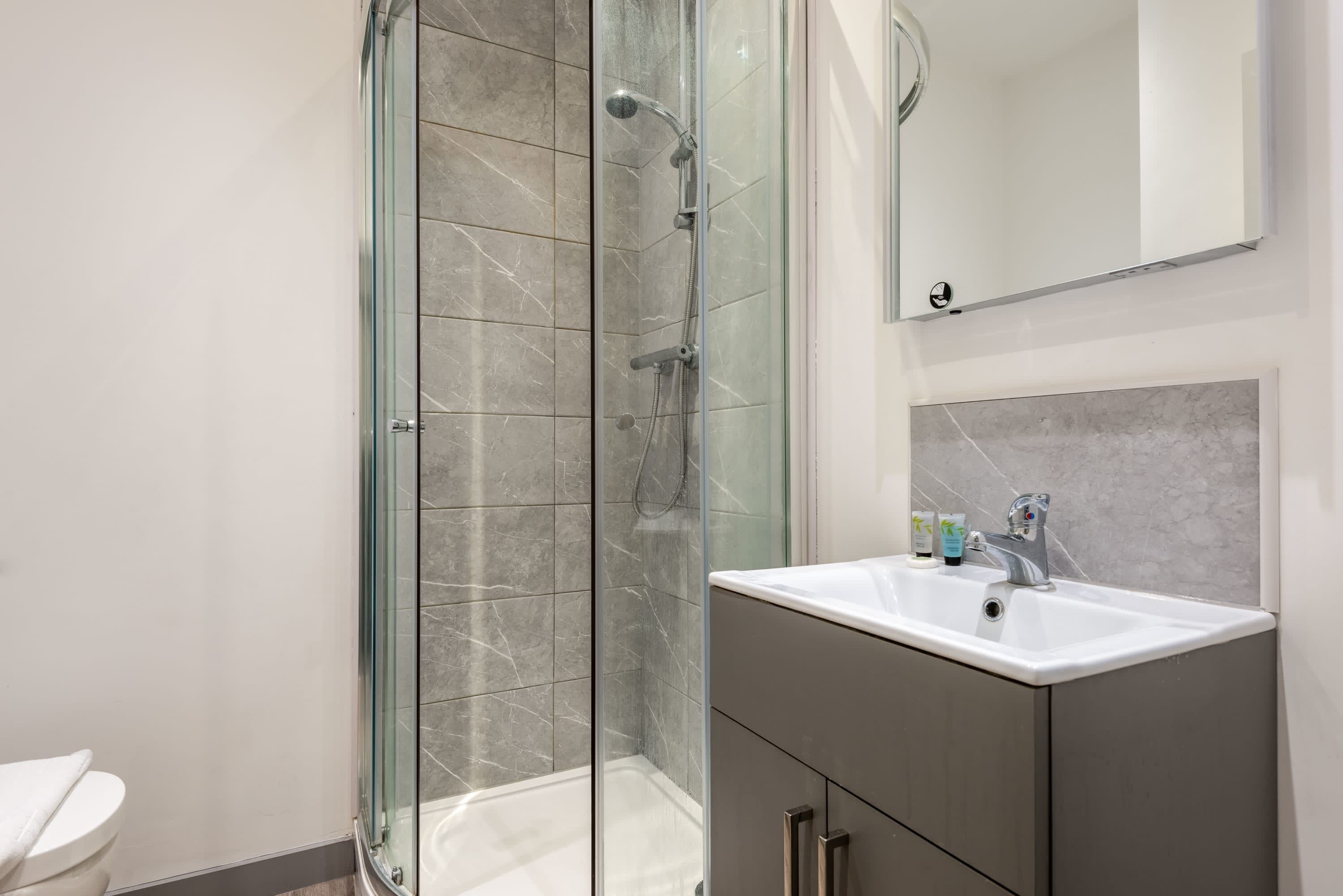 Shower, hair dryer, towels, shampoo