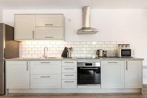 Fridge, microwave, oven, stovetop - Contemporary 2 Bedroom Home in York (York)
