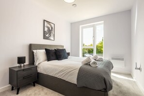 2 bedrooms, desk, iron/ironing board, WiFi - Contemporary 2 Bedroom Home in York (York)