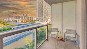 House | Desk, Internet - Balcony Pool Near Beach Gym (Hallandale Beach)