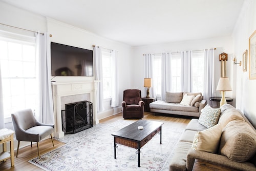 Bright 4BR Getaway | Cozy + Pets Allowed