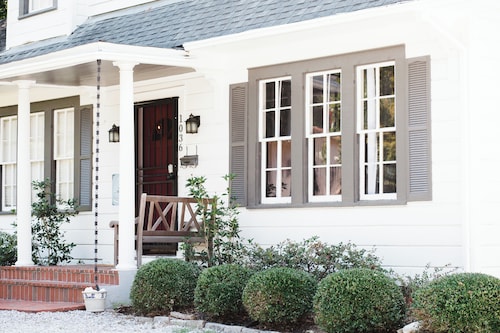 Modern 4BR Escape | Pet-Friendly + Cozy