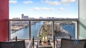 House - Upper Studio Balcony Pool Gym Near Beach (Hallandale Beach)