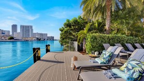 House - Upper Studio Balcony Pool Gym Near Beach (Hallandale Beach)