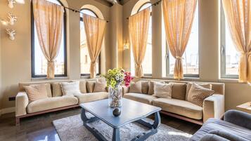 Departamento | 3 habitaciones, tabla de planchar con plancha y internet