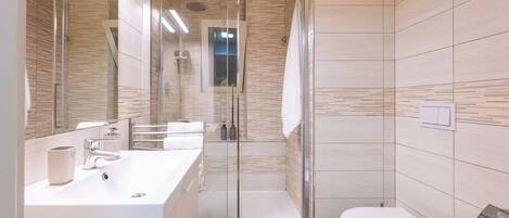 Departamento, 2 habitaciones, balcón | Baño | Papel de baño