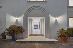 House, Accessible | 5 bedrooms, Internet - The Bay Crest Manor Views Pool Beach (Mount Eliza)