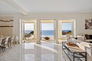 House, Accessible | 5 bedrooms, Internet - The Bay Crest Manor Views Pool Beach (Mount Eliza)