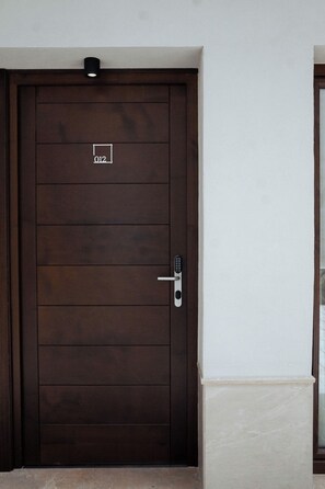 Habitació doble, planta baixa | Escriptori, wifi gratuïta i roba de llit 