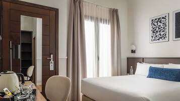 Desk, free WiFi, bed sheets