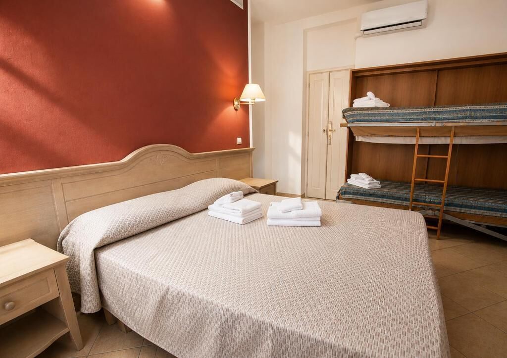 Superior-Vierbettzimmer, Balkon, Meerblick | Schreibtisch, Bügeleisen/Bügelbrett, kostenloses WLAN