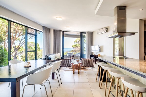 Apartment | 2 bedrooms, desk, Internet - Delightful Rental w Sea Views Vadi Apartment (Cape Town)